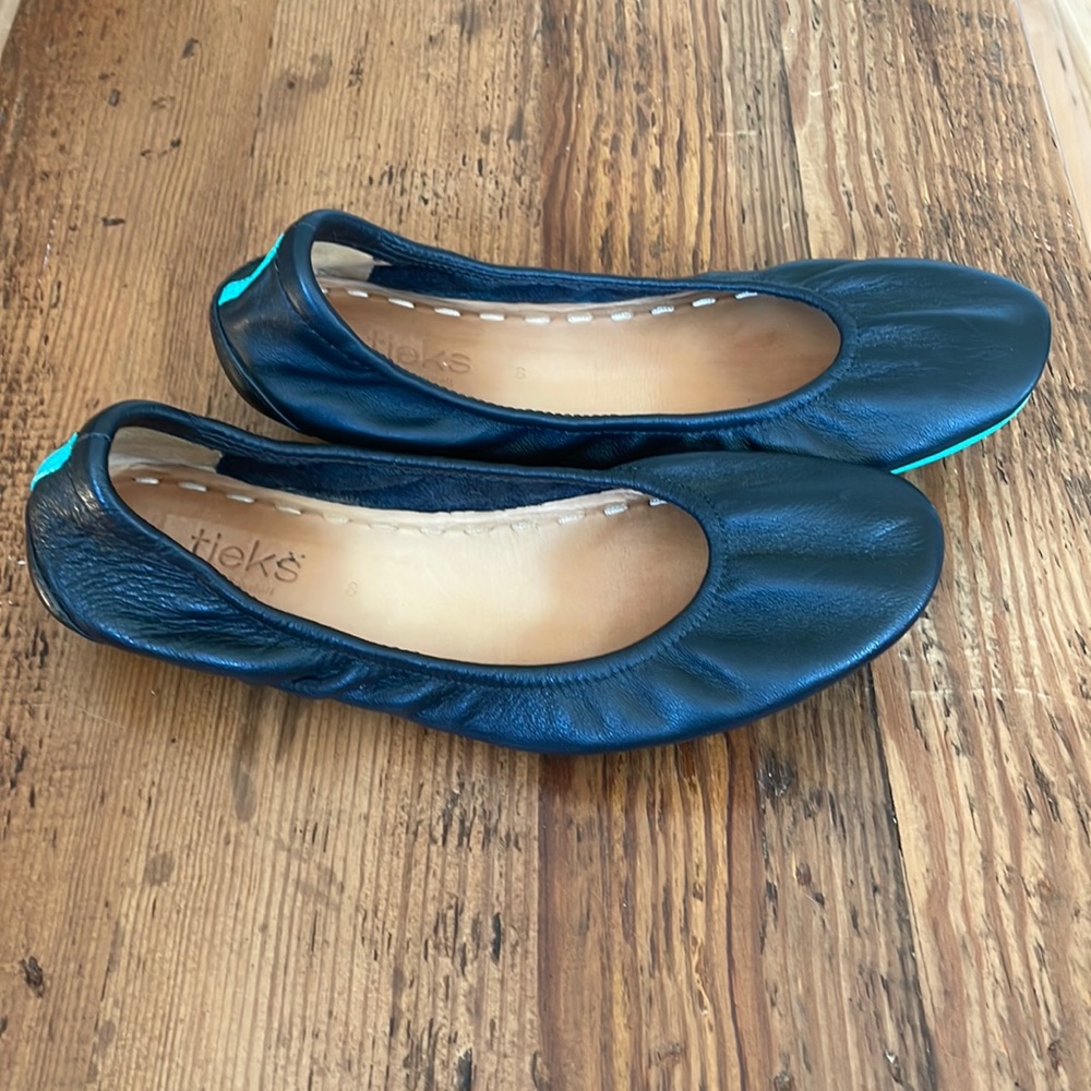 Black tieks